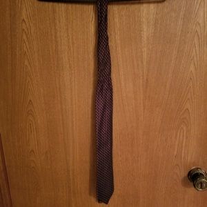 Maroon / Salmon polka dot tie